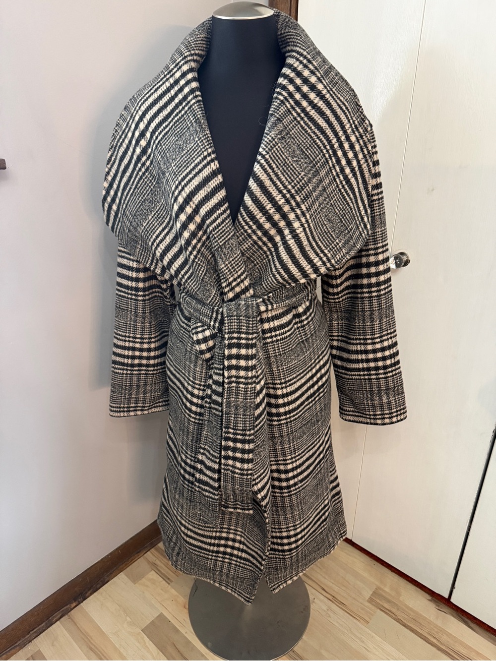 Simply Vera Vera Wang Black and Cream Plaid Wrap Coat